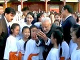 Videos : बीजिंग में पीएम मोदी ने बच्चों संग ली सेल्फी