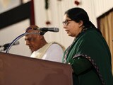 Video : Jayalalithaa Takes Oath as Tamil Nadu Chief Minister for the Fifth Time
