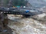 Video : उत्तराखंड में भारी बारिश से पुल टूटे, चार धाम यात्रा रोकी गई