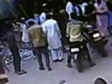 Videos : दिल्ली : सीसीटीवी में कैद हुई रोडरेज की वारदात, युवक को घोंपा चाकू