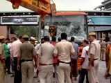 Video : इंद्रलोक में बस से टक्‍कर के बाद दो बच्‍चे घायल, गुस्‍साई भीड़ ने की तोड़फोड़
