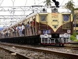 Videos : सावधान रहें मुंबई लोकल ट्रेन यात्री, 40 लाख यात्रियों पर ख़तरा