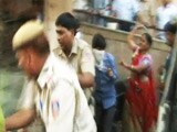 Videos : दिल्ली : नांगलोई में बच्ची को अगवा कर रेप करने के आरोपियों की जमकर पिटाई