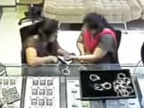 Videos : मुंबई : CCTV कैमरे में कैद हुई हाथ की सफाई