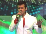 Video : Sonu Nigam Performs for the Cause of Education