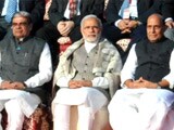 Video : 'रण' में पीएम मोदी, आला पुलिस अफसरों के साथ बैठक से पहले योग अभ्यास