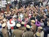 Videos : दिल्ली विधानसभा के बाहर बीजेपी का विरोध प्रदर्शन