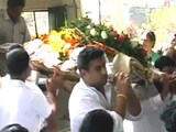 Videos : साधना की अंतिम विदाई में बॉलीवुड से चंद लोग ही पहुंचे