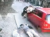 Video : कैमरे में कैद : चेन्नई में एक कार ने दो लोगों को कुचला, कई को मारी टक्कर