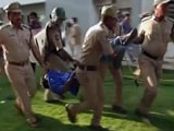 Videos : वेमुला केस : हैदराबाद विश्वविद्यालय में छात्रों ने कुलपति को छह घंटों तक बंधक बनाए रखा