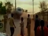 Video : हैदराबाद के बेगमपेट हवाई अड्डे पर क्रेन से गिरा प्लेन