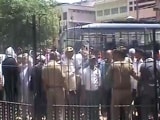 Videos : वाराणसी : कोर्ट परिसर में वकील के तख्त के नीचे मिला हैंडग्रेनेड