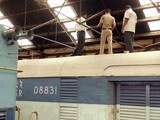 Video : ट्रेन की छत में छेद कर पांच करोड़ रुपये ले उड़े चोर
