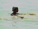 Videos : कानपुर से तैरकर बनारस जा रही श्रद्धा का सफर नहीं है आसां