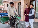 Video : Paytm's Vijay Shekhar Sharma Got Helping Hand. Rickshaw Puller Rewarded
