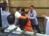 Videos : मुंबई के बॉम्बे हाउस में पत्रकारों की पिटाई