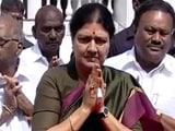 Videos : वीके शशिकला बनेंगी तमिलनाडु की मुख्यमंत्री, DMK ने पूछा 'वो सीएम कैसे बन सकती है?'