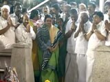 Video : O Panneerselvam Returns to Jayalalithaa's Grave, Her Niece Joins Him