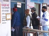 Videos : UP Elections 2017: दूसरे चरण में बिजनौर में कड़ी सुरक्षा के बीच वोटिंग