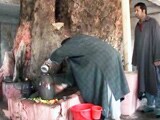 Videos : कश्मीर : शिवरात्रि में शामिल हुए स्थानीय मुस्लिम