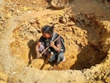 Video : This Pregnant Woman Dug A Pit Near Her House. All For A Toilet