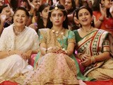 Videos : फिल्‍म रिव्‍यू : रिश्तों की बात करती फ़िल्म 'लाली की शादी में लड्डू दीवाना'