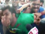 Videos : भूख हड़ताल पर बैठे आप से निष्कासित नेता कपिल मिश्रा पर हमला...