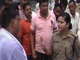 Videos : 'लेडी सिंघम' ने 'नेताजी' को पढ़ाया कानून का पाठ