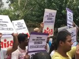 Video : यूजीसी नेट परीक्षा साल में एक ही बार कराए जाने के विरोध में छात्रों ने किया प्रदर्शन