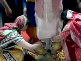 Videos : झारखंड के मुख्यमंत्री के पांव धोती नज़र आईं महिलाएं, वीडियो हुआ वायरल