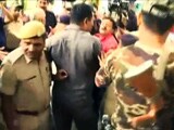 Videos : बड़ी ख़बर : तेजस्‍वी यादव के सुरक्षाकर्मियों की मीडियाकर्मियों से बदसलूकी