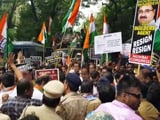 Videos : महाराष्ट्र के गृह निर्माण मंत्री प्रकाश मेहता के ख़िलाफ़ कांग्रेस का प्रदर्शन