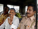Videos : मालेगांव धमाके के आरोपी कर्नल पुरोहित 9 साल बाद जेल से बाहर