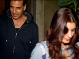 Video : Spotted! Akshay & Twinkle Outside A Restaurant