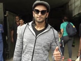 Video : Ranveer Singh Clicks Selfies With His Fans