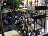 Video : फेरीवालों के मुद्दे पर कांग्रेस और एमएनएस कार्यकर्ता भिड़े