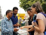 Video : 'अतिथि देवो भव की हकीकत': हम विदेशी सैलानियों संग कैसा बर्ताव कर रहे?