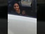 Videos : महिला ने ट्रैफिक पुलिस पर लगाया जबरन गाड़ी उठाने का आरोप