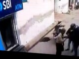 Video : दिल्ली में एटीएम लूटने के लिए बदमाशों ने गार्ड को मारी गोली