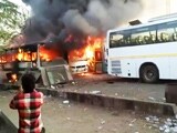 Video : दिल्ली: तिमारपुर थाने के पास 6 बसों में लगी आग