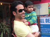 Video : Spotted! Tusshar Kapoor With His Son Lakshya