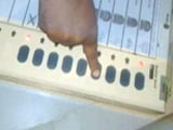 Videos : सूरत में EVM मशीन खराब होने की वजह से वोटिंग में देरी