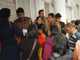 Video: MoJo: दिल्‍ली के आध्‍यामिक विश्‍वविद्यालय आश्रम के संचालक को पेश होने के निर्देश