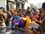 Video : आध्यात्मिक विश्वविद्यालय में पीड़ित परिवारों का हंगामा, आखिर घर क्यों नहीं जाना चाहतीं लड़कियां?