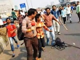 Video : पुणे में दो गुटों में टकराव, एक की मौत, NDTV रिपोर्टर पर भी भीड़ का हमला