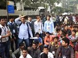 Video : मुंबई पुलिस ने जिग्‍नेश और खालिद का कार्यक्रम रोका