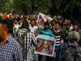 Videos : 'पद्मावत' के खिलाफ सेंसर बोर्ड दफ्तर के बाहर करणी सेना का प्रदर्शन