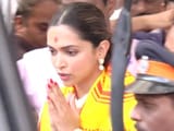 Video : Deepika Padukone Visits Siddhivinayak Temple Before <i>Padmaavat</i>'s Release