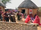 Video : महिलाओं के लिए आर्थिक समानता बढ़ाते सिलाई स्कूल