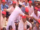 Video : Mumbai With Farmers. Food, Footwear, Flowers For Protesters